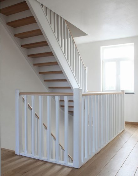 Solid oak wood stairs (Belgium)