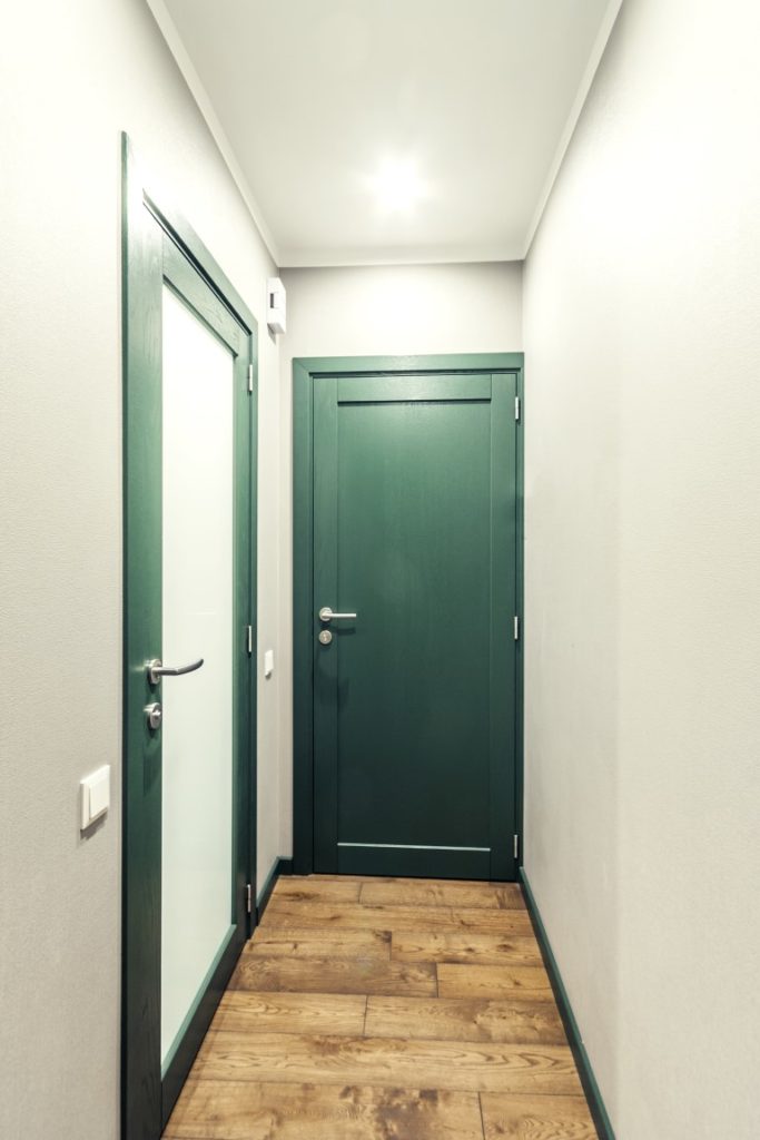 Oak solid doors: models D1F & D1S, colour  S7010-G10Y. Oak flooring: 3481 Walnut.